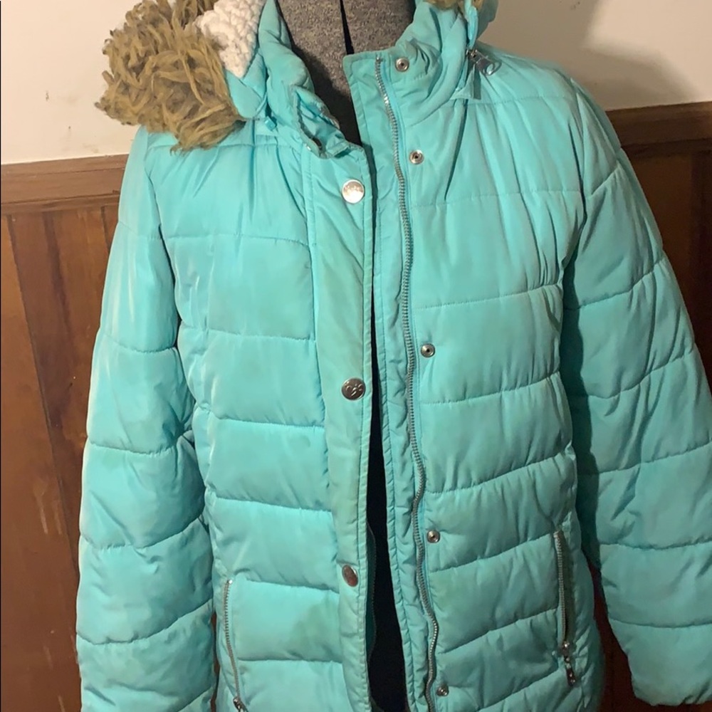 Justice puffer coat 💙🤍